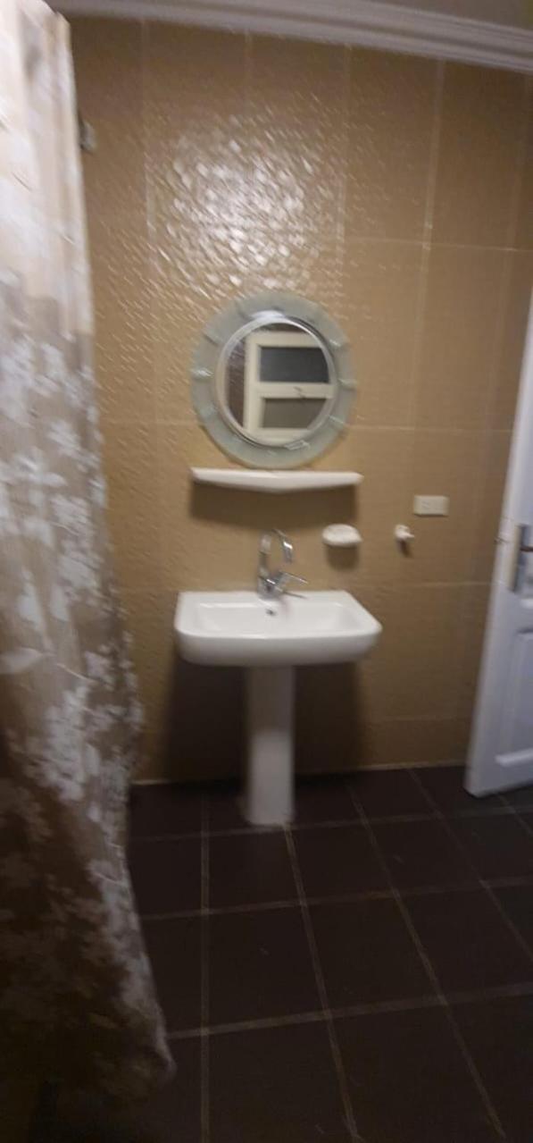 Luxury 10 Minutes From Airport Full Services Apartment *
